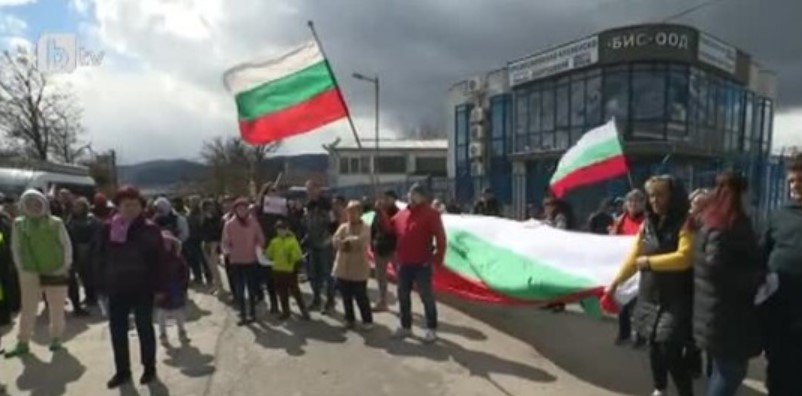 Жители на Лозен протестират срещу изграждането на ферма за насекоми